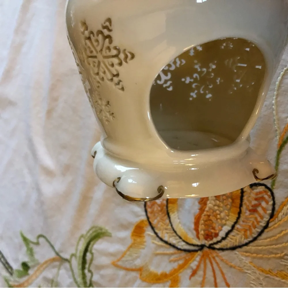 Yankee Candle Porcelain with 24 carat Gold Painted Trim Tart Warmer